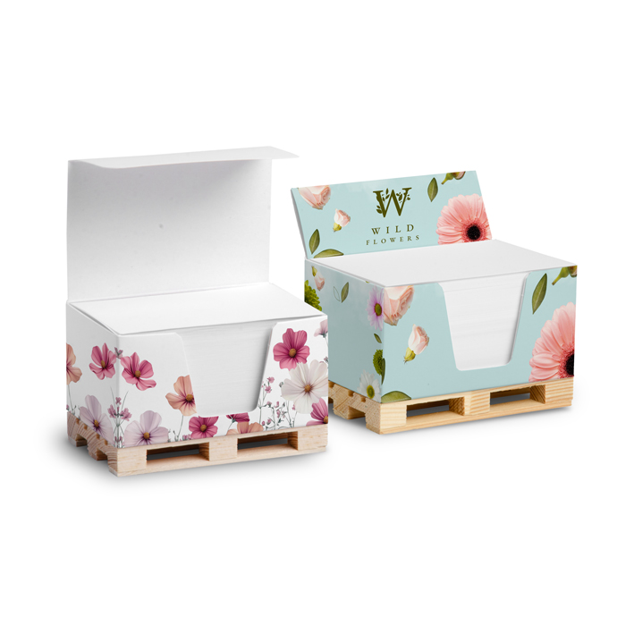 Haftnotizen in einer Kartonbox auf Mini-Palette