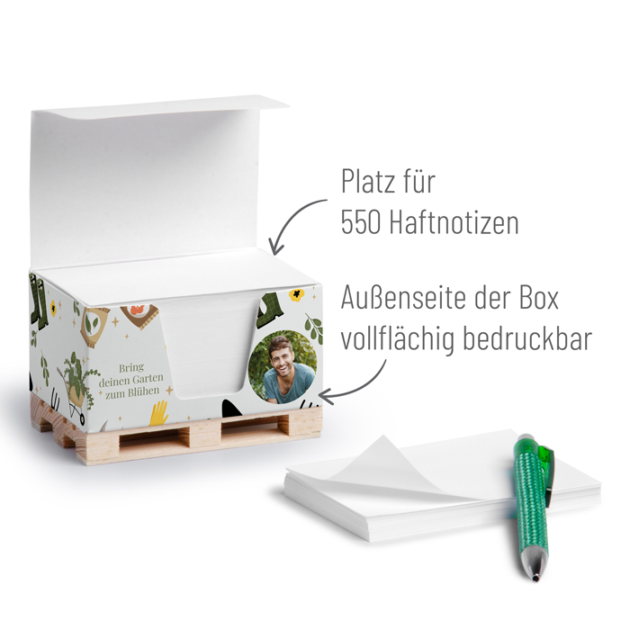 Haftnotizen in einer Kartonbox auf Mini-Palette